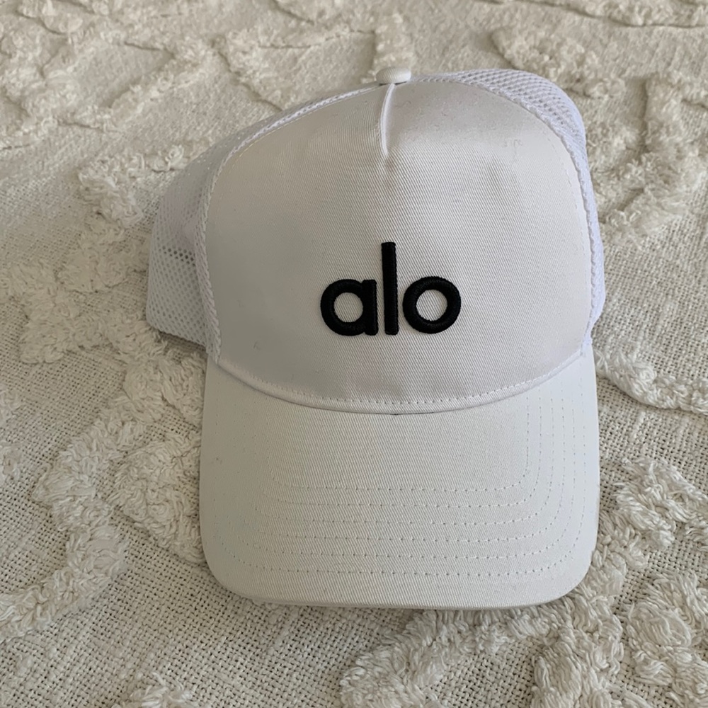 White alo hat